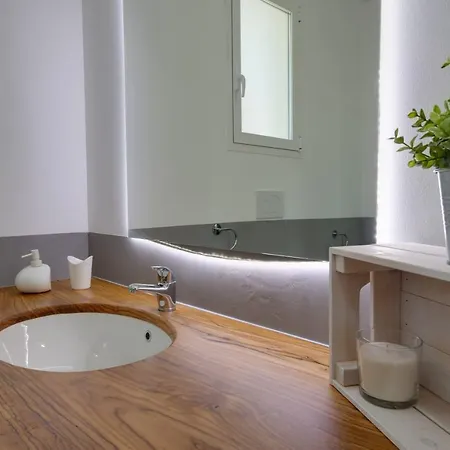 Anchor House 4 * Torre Mozza